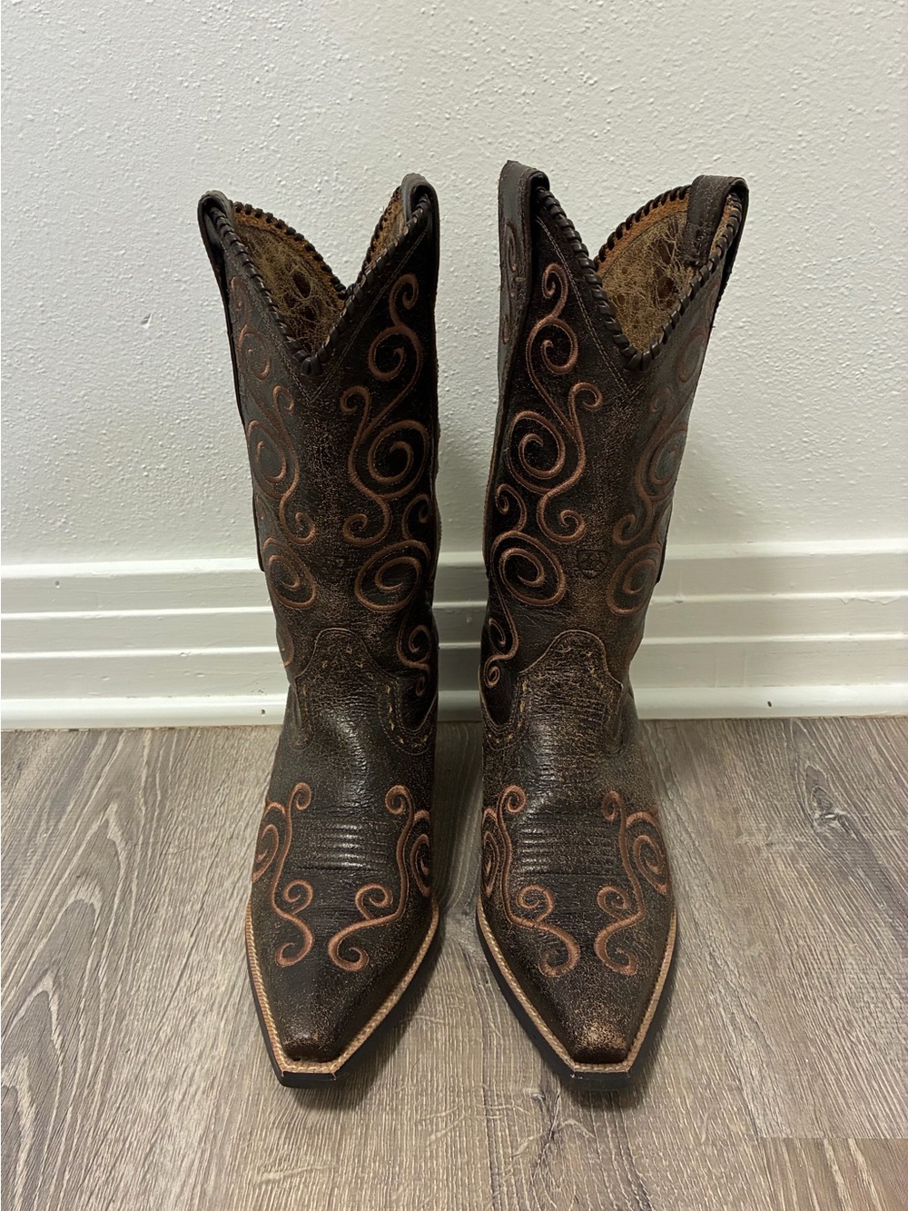 ARIAT Shelleen Distressed Brown with Cream Embroidery Snip Toe Western Boots 9B